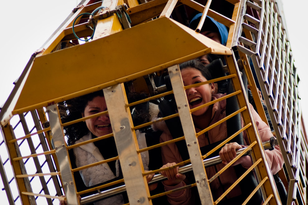   El Kamikaze, es el juego favorito en que la gente se divierte en el parque de diversiones. (Elton Núñez - Mariano Roque Alonso, Paraguay)